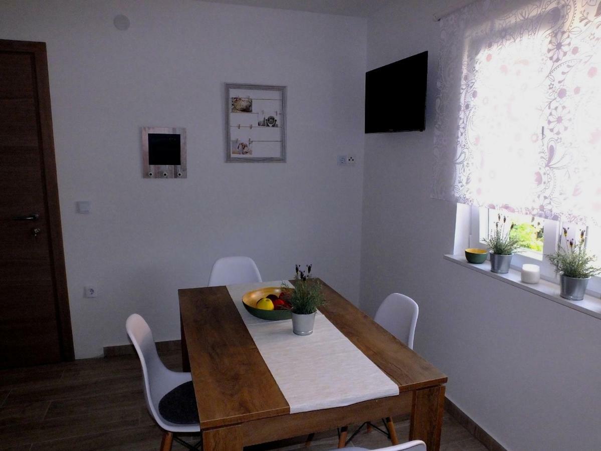 Apartmani Berno 스타리그라드 파클레니차 외부 사진