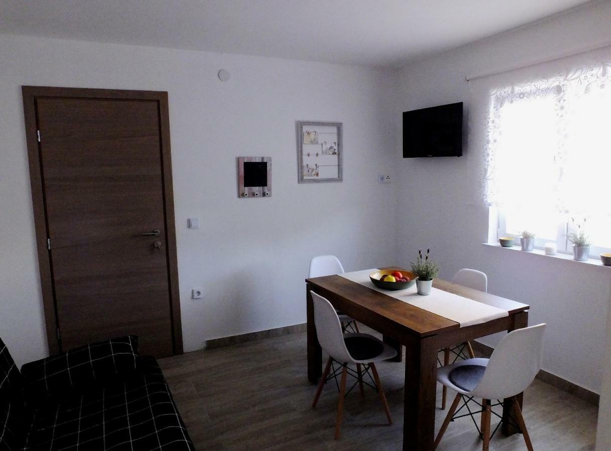 Apartmani Berno 스타리그라드 파클레니차 외부 사진